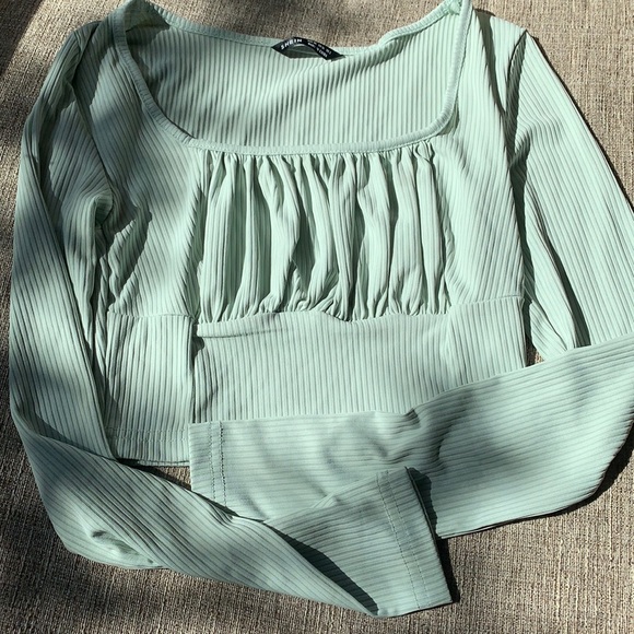 Sage green long sleeve ruched crop top - Picture 1 of 3